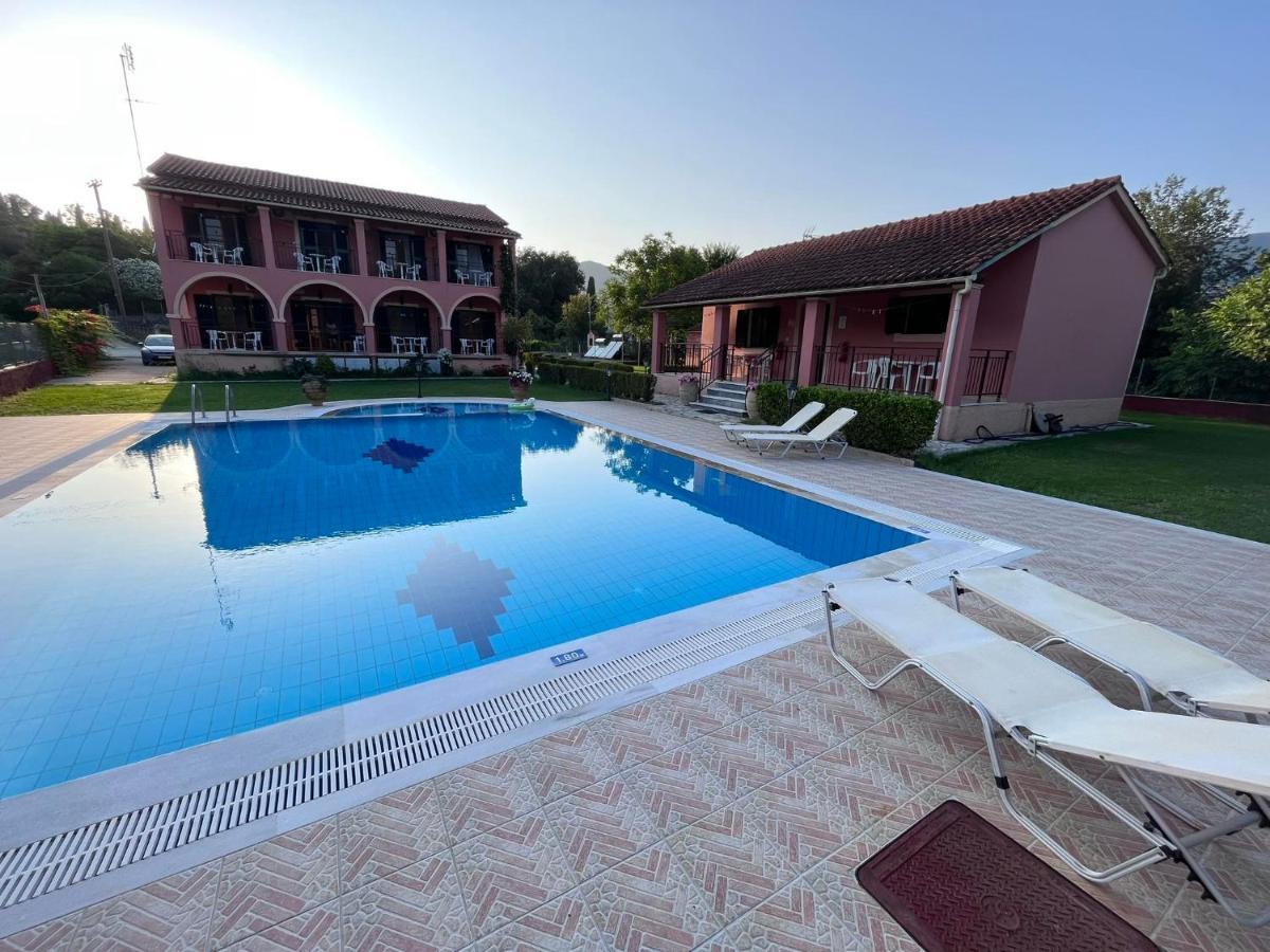 Gregory-Vassilis Apartments Dassia  Bagian luar foto