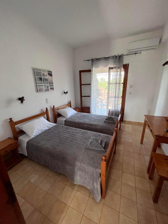 Gregory-Vassilis Apartments Dassia  Bagian luar foto
