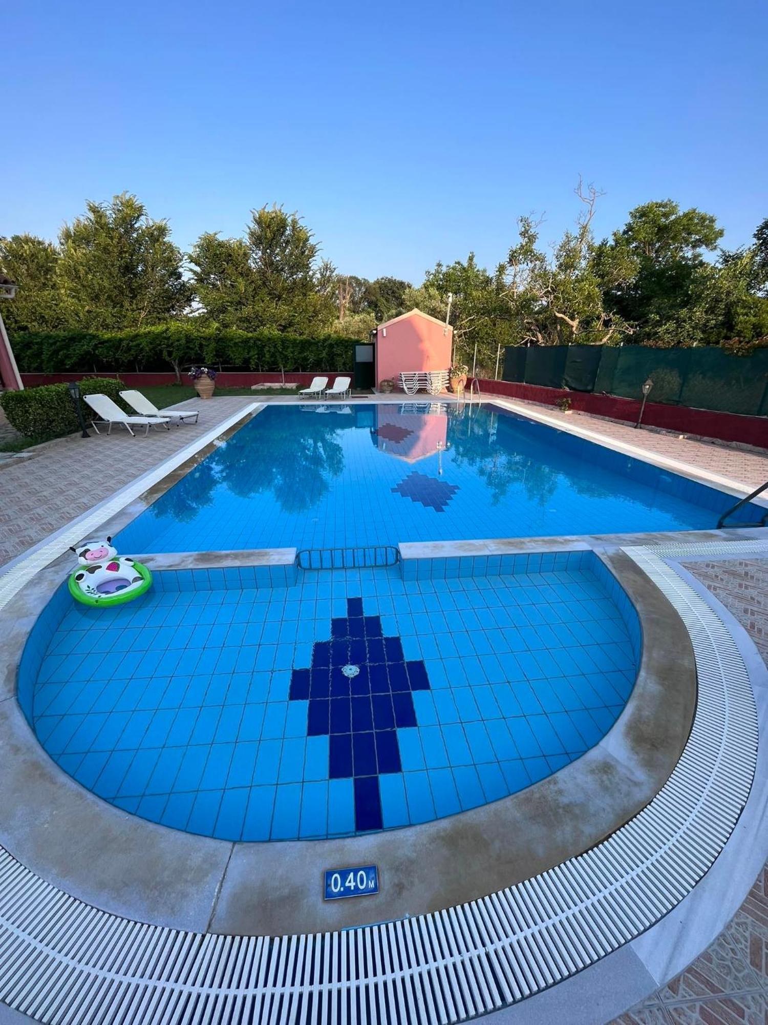 Gregory-Vassilis Apartments Dassia  Bagian luar foto
