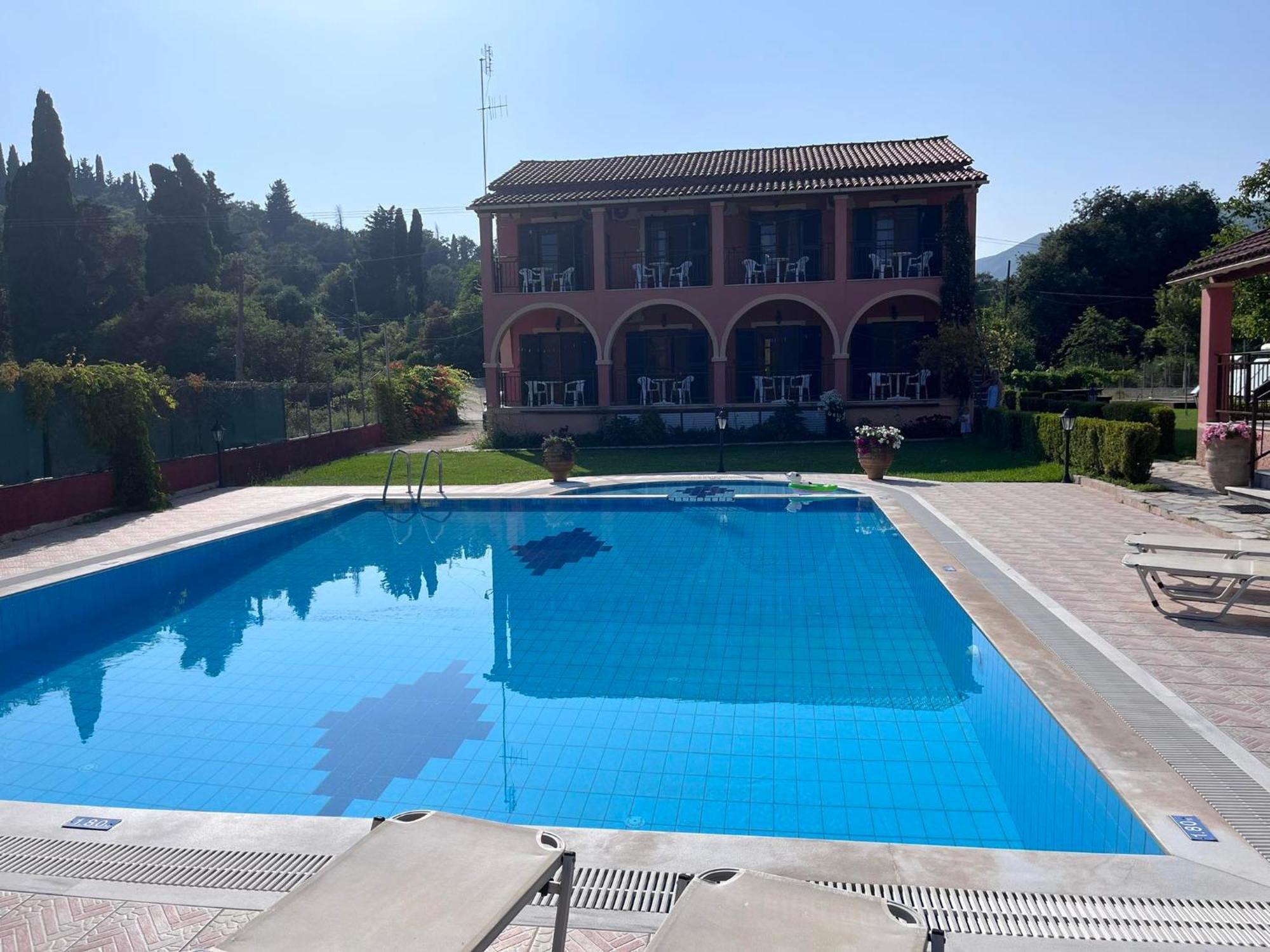 Gregory-Vassilis Apartments Dassia  Bagian luar foto