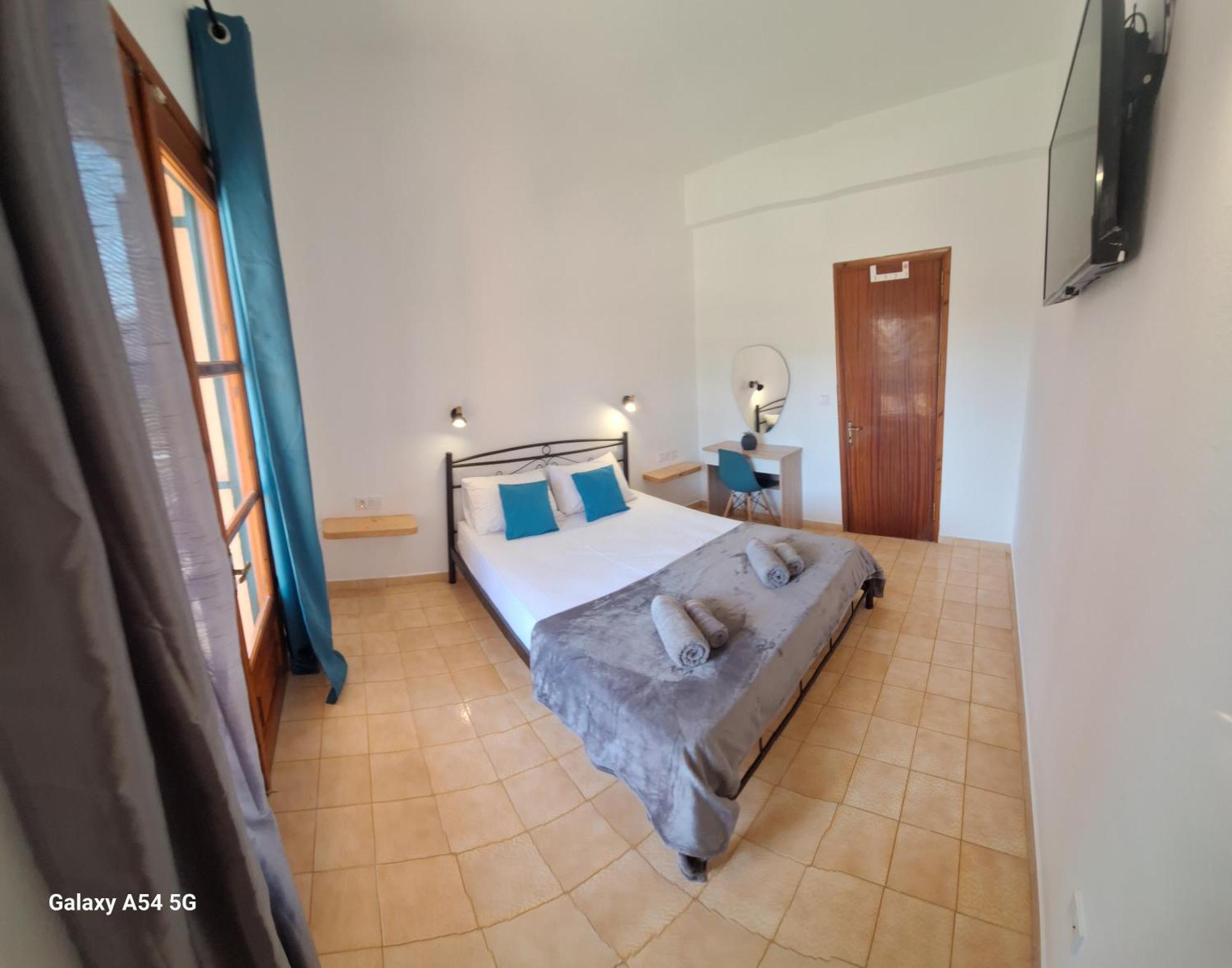 Gregory-Vassilis Apartments Dassia  Bagian luar foto