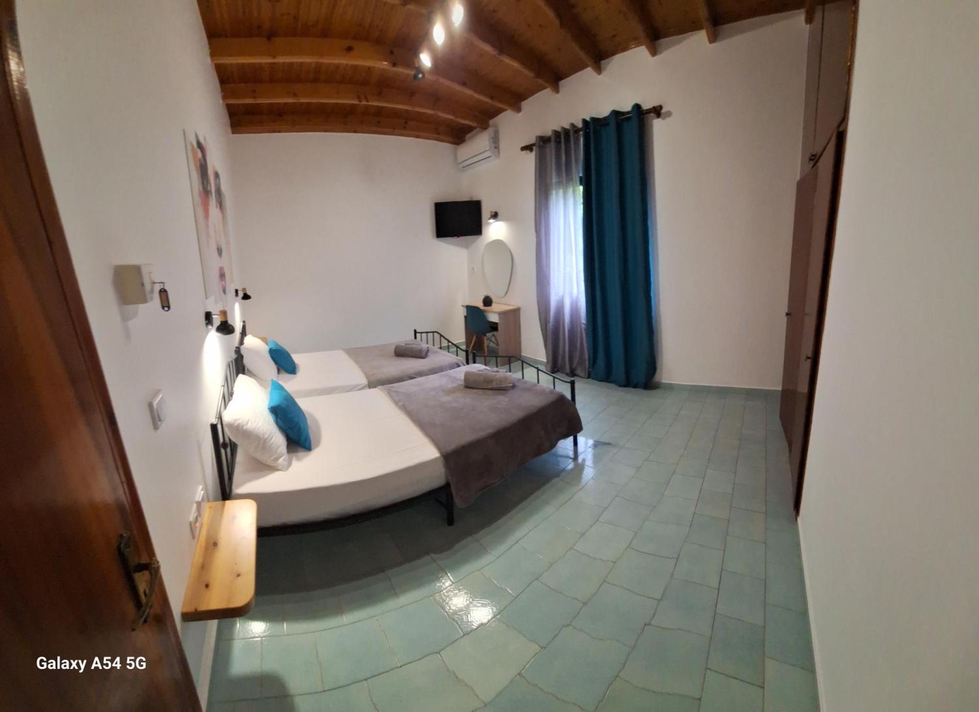 Gregory-Vassilis Apartments Dassia  Bagian luar foto