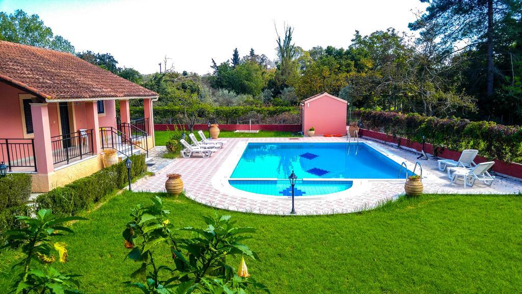 Gregory-Vassilis Apartments Dassia  Bagian luar foto