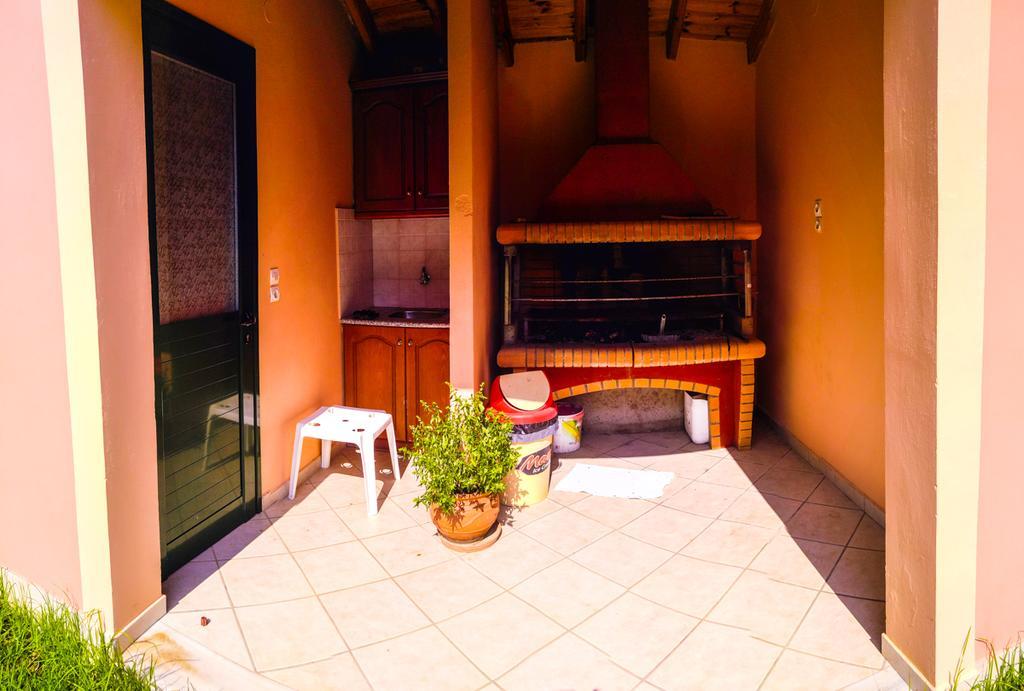 Gregory-Vassilis Apartments Dassia  Bagian luar foto