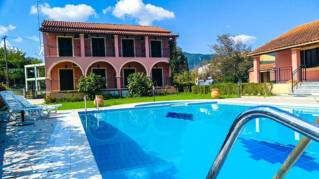 Gregory-Vassilis Apartments Dassia  Bagian luar foto