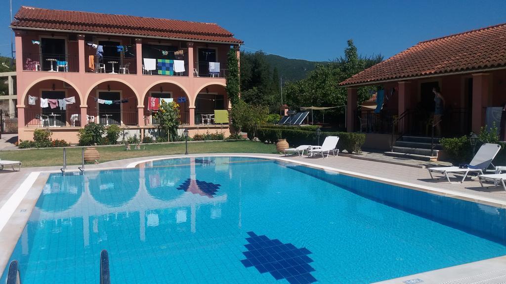 Gregory-Vassilis Apartments Dassia  Bagian luar foto